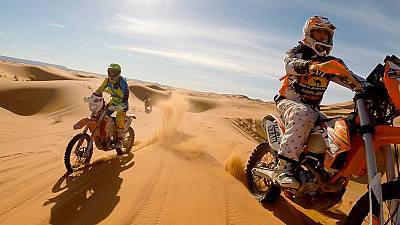 Moteros en el desierto de Marruecos