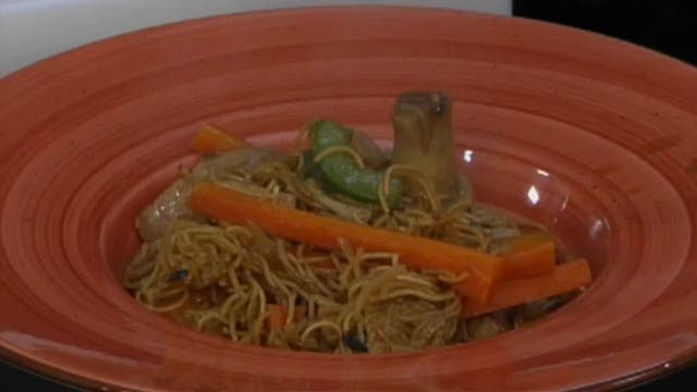 Fideos chineses fritidos con porco e verduras - 28/04/2017 10:30