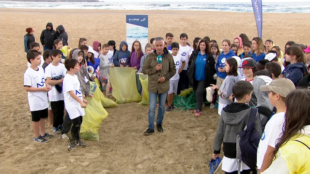 Plásticos, latas e ata cueiros atopamos na praia da Frouxeira en Valdoviño - 12/06/2019 12:00