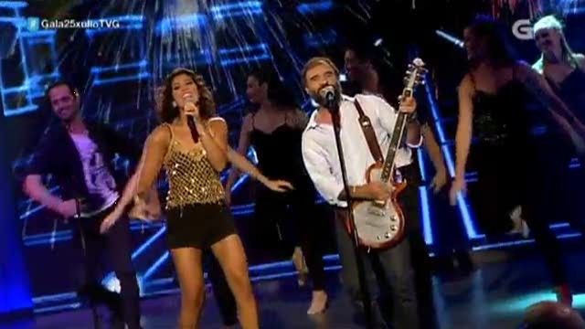 Lucía Pérez e Tonhito de Poi interprentan 'O Camiño' - 25/07/2017 00:00