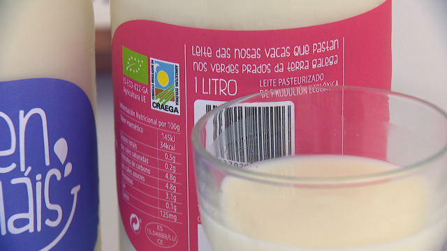 O miñato abelleiro, un aliado contra a velutina / Sen Máis: leite fresco e ecolóxico da granxa á mesa - 25/09/2021 12:35