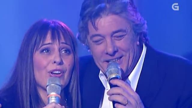 Francisco e Iolanda Vázquez cantan "A Santiago vou" - 17/11/2012 00:46