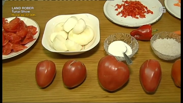 Apañamos os tomates e imos á cociña preparar salsa para aproveitar o excedente - 27/09/2018 19:56