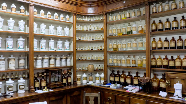 Visitamos a farmacia máis antiga de Galicia e falamos das diferenzas das boticas de cidade e do rural - 11/06/2020 14:16