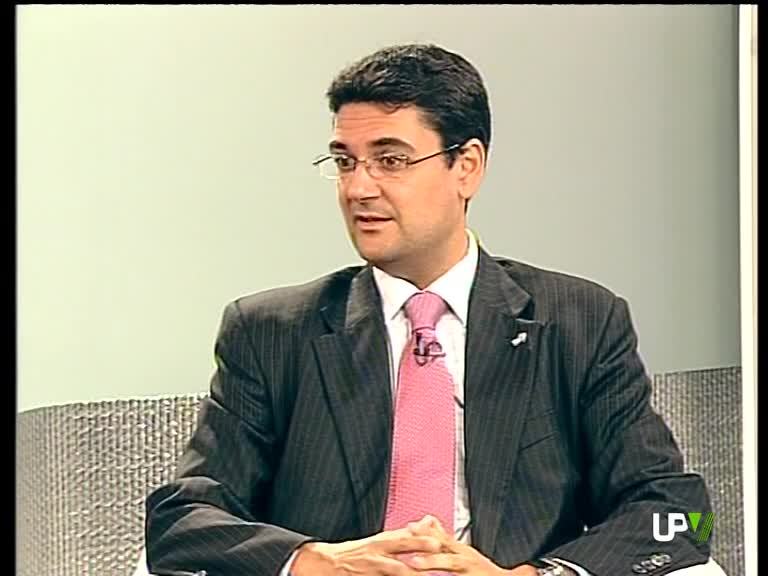 20-05-2008 (30) F. Mora (Vice planificación económica)-Traje académico-A pedir de boca. P. García (IIAD)-Expo BBAA-E. Ballester (Dtor. ETSID)
