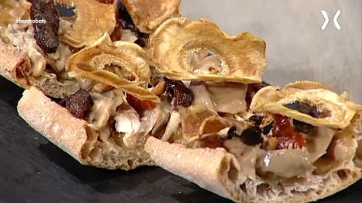 Coca de vidre amb pota blava
